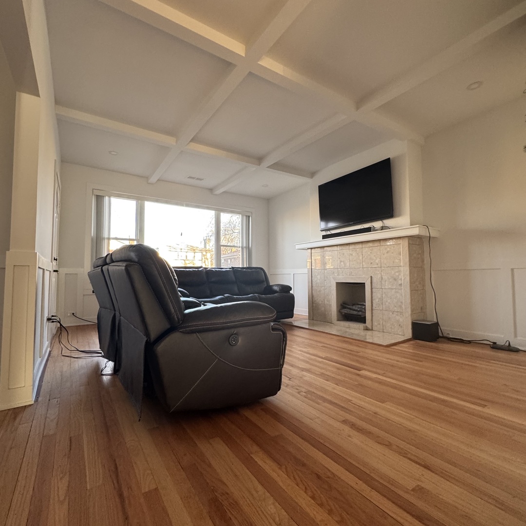 7804 S Paxton Avenue