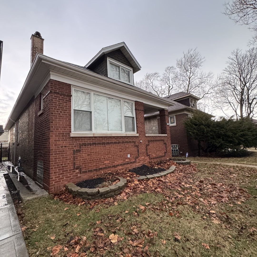 7804 S Paxton Avenue