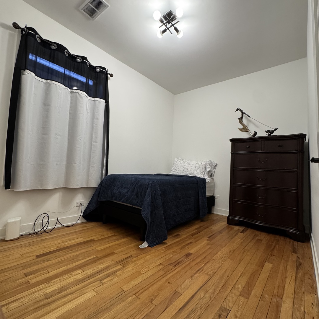 7804 S Paxton Avenue