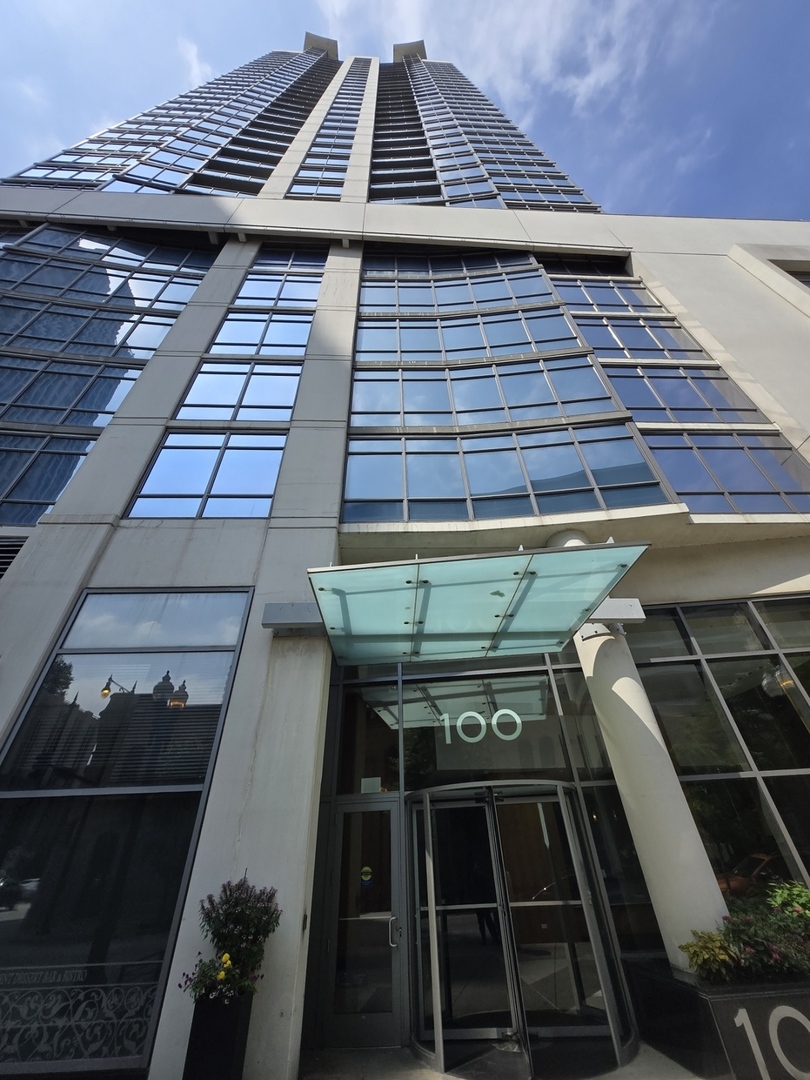 100 E 14th Street 2703