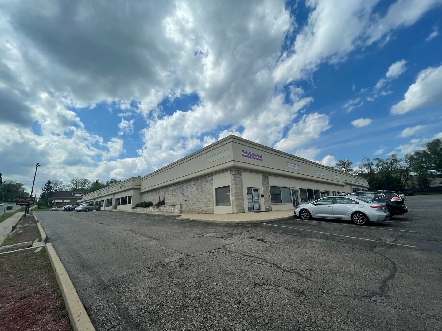 734 W Chicago Street