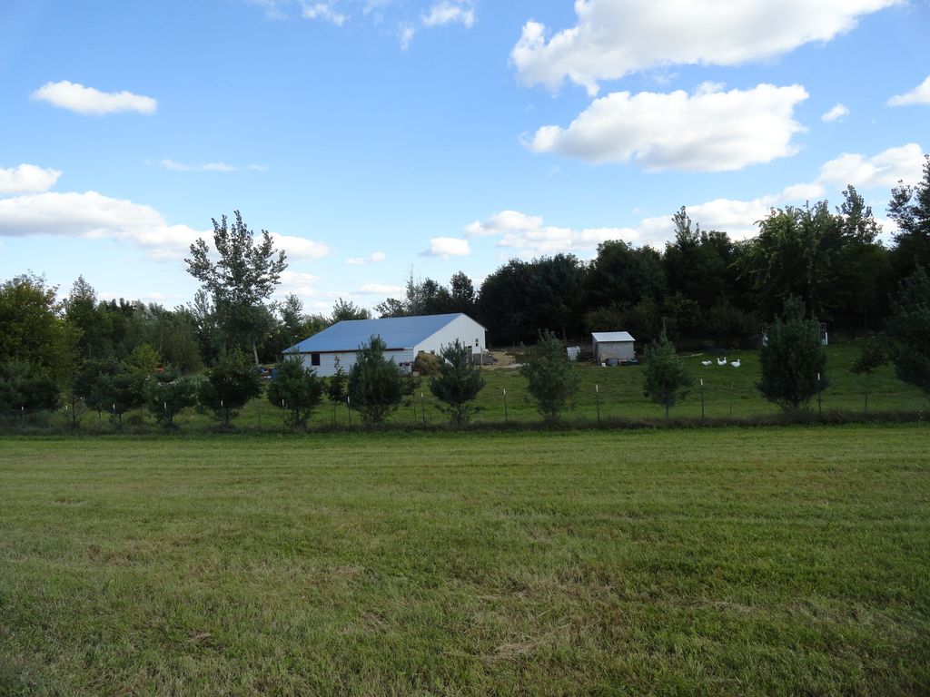 Photo for 18250 Malvern Road, Morrison, IL 61270 (MLS # 12467310)