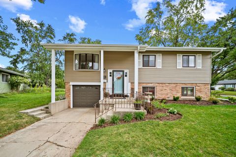 Tiny photo for 764 Lancaster Court, Crystal Lake, IL 60014 (MLS # 12478024)