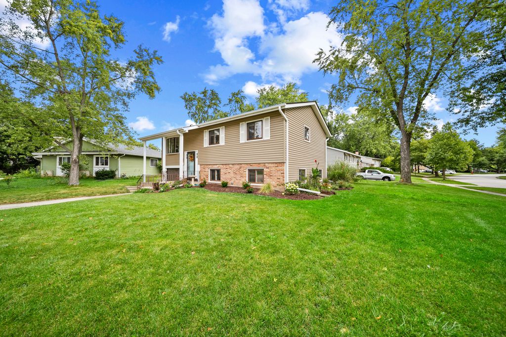 Photo for 764 Lancaster Court, Crystal Lake, IL 60014 (MLS # 12478024)