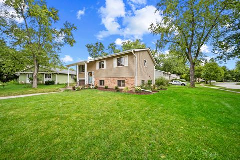 Photo of 764 Lancaster Court, Crystal Lake, IL 60014 (MLS # 12478024) Photo of 764 Lancaster Court, Crystal Lake, IL 60014 (MLS # 12478024)