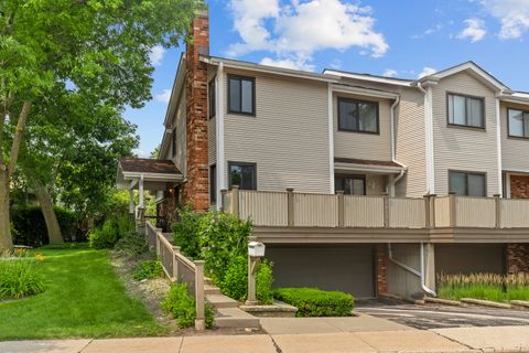 Tiny photo for 1012 Sussex Drive, Northbrook, IL 60062 (MLS # 12437963)