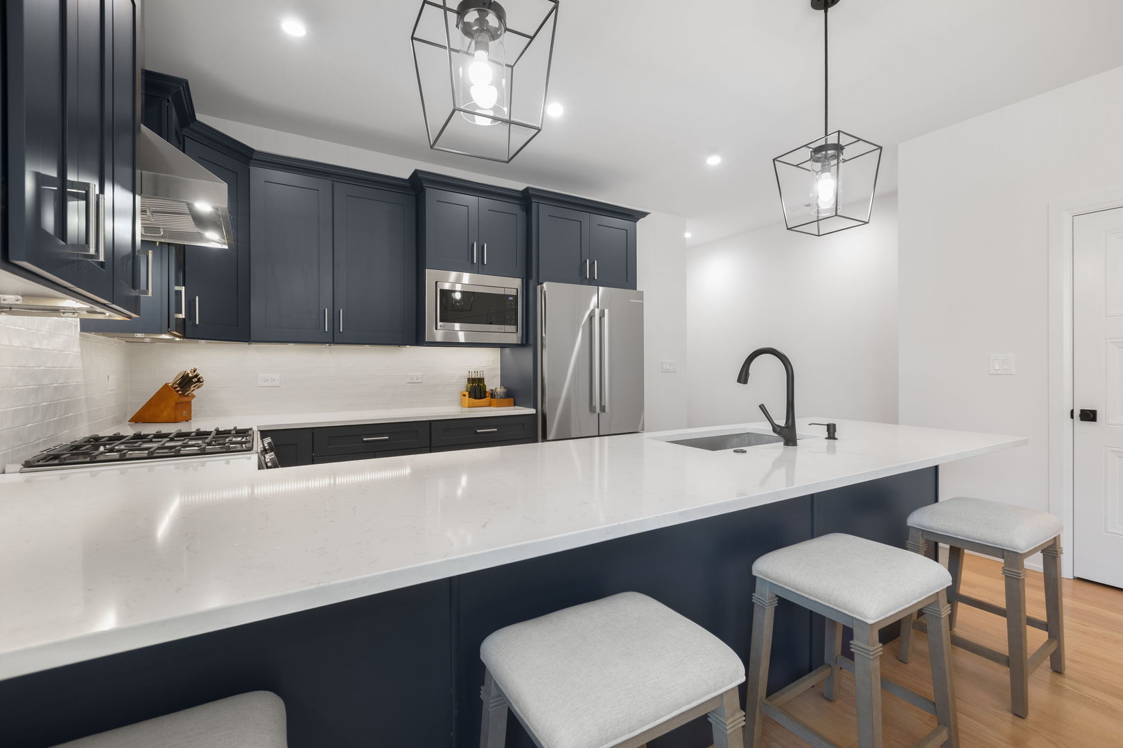4441 N Ashland Avenue 201