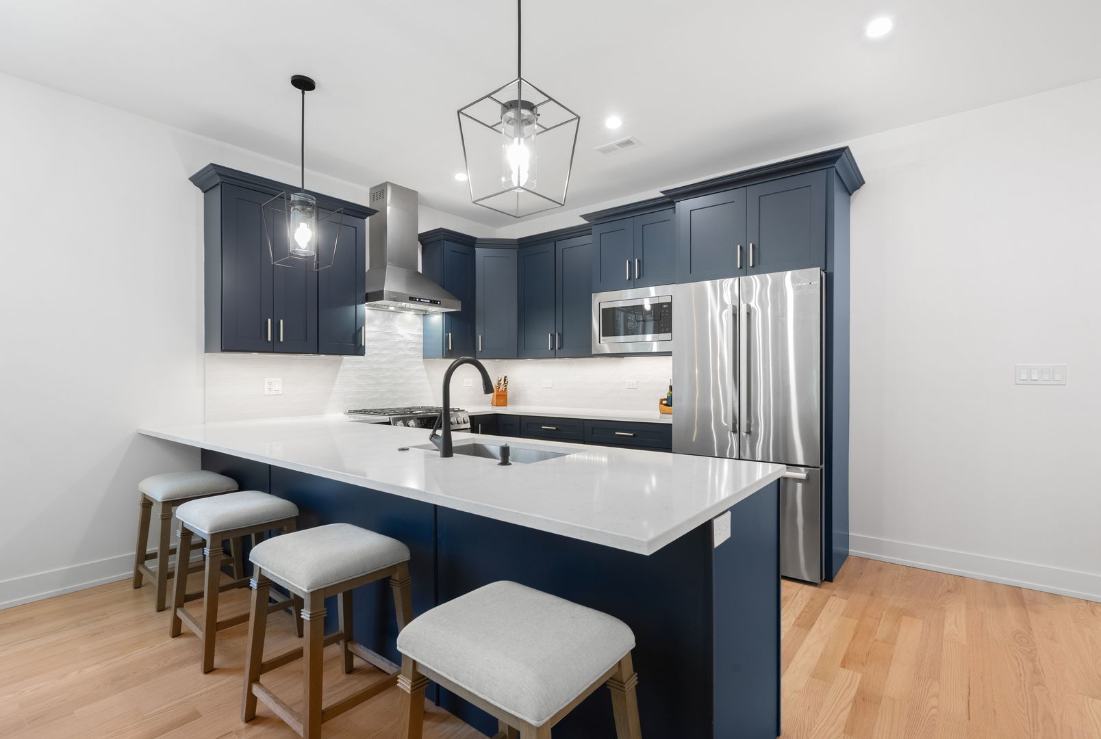 4441 N Ashland Avenue 201