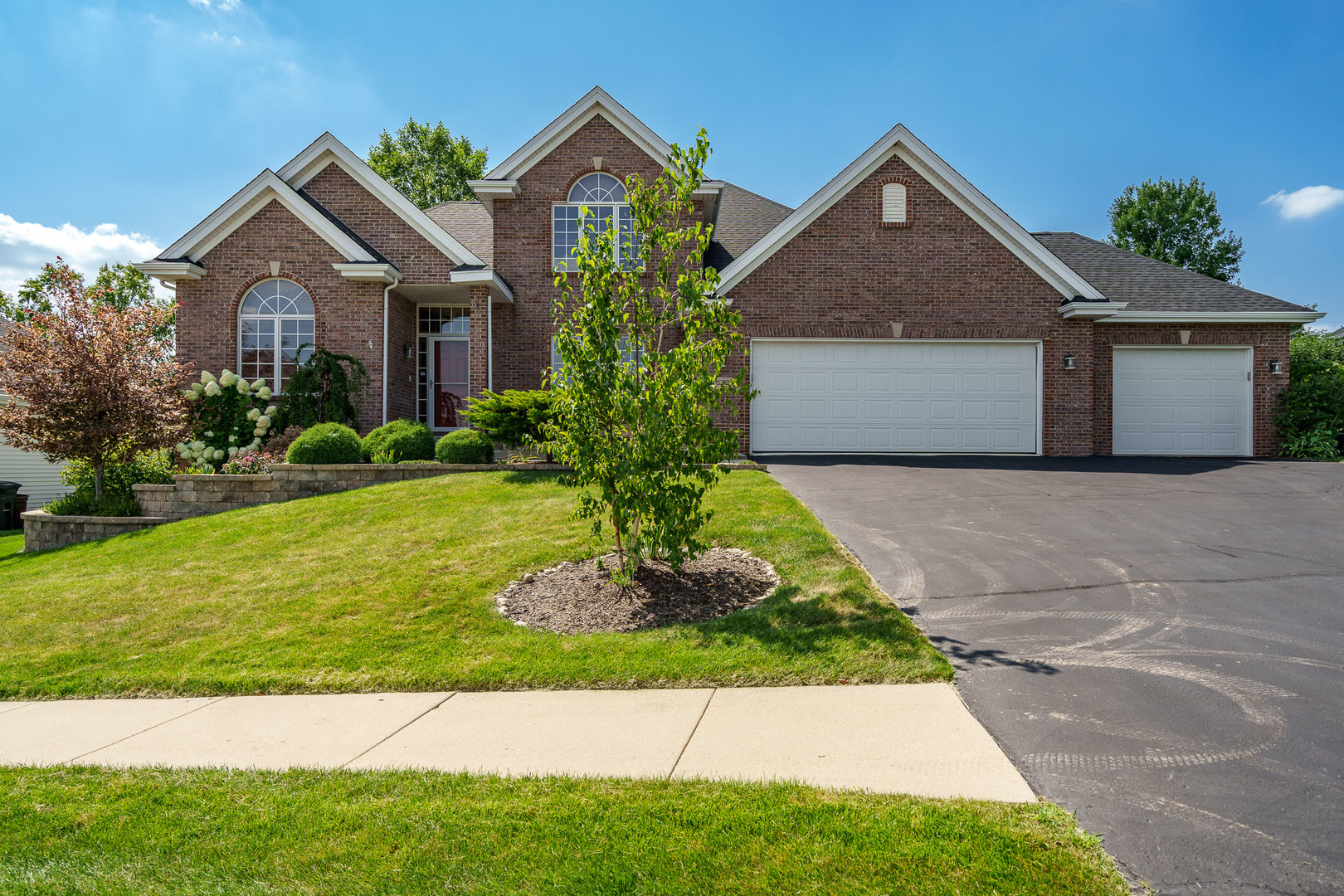 Loves Park, Illinois 61111, United States, 4 Bedrooms Bedrooms, ,4 BathroomsBathrooms,Residential,Active,194150