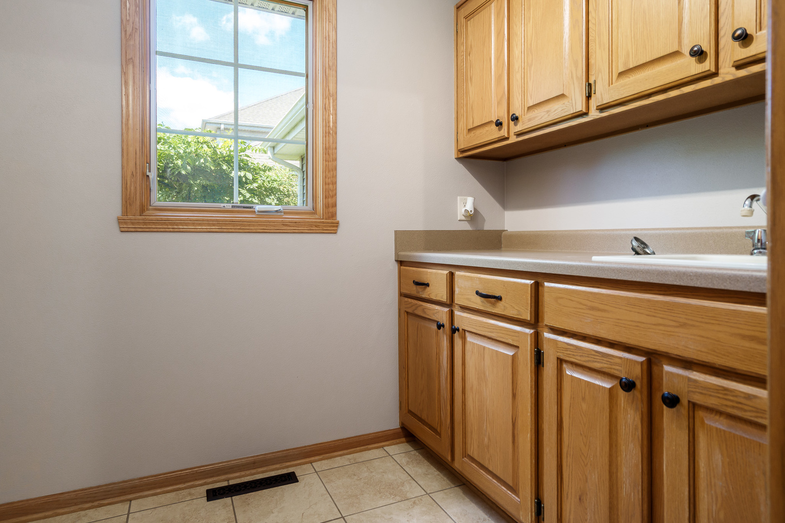 Loves Park, Illinois 61111, United States, 4 Bedrooms Bedrooms, ,4 BathroomsBathrooms,Residential,Active,194150