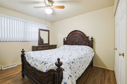 Tiny photo for 479 Munroe Circle, Des Plaines, IL 60016 (MLS # 12524691)