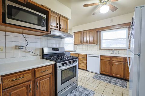 Tiny photo for 479 Munroe Circle, Des Plaines, IL 60016 (MLS # 12524691)