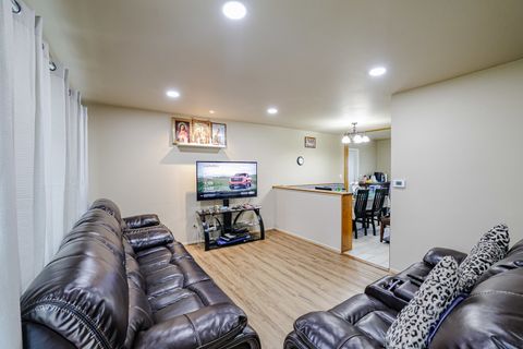 Tiny photo for 479 Munroe Circle, Des Plaines, IL 60016 (MLS # 12524691)