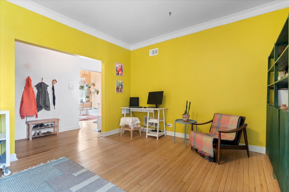2538 N Kedzie Boulevard 206
