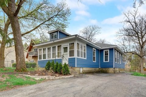 Single Family Residence in Mundelein IL 26294 Maple Avenue.jpg