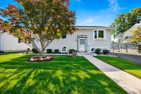 Photo of 427 E Fullerton Avenue, Glendale Heights, IL 60139 (MLS # 12776781)