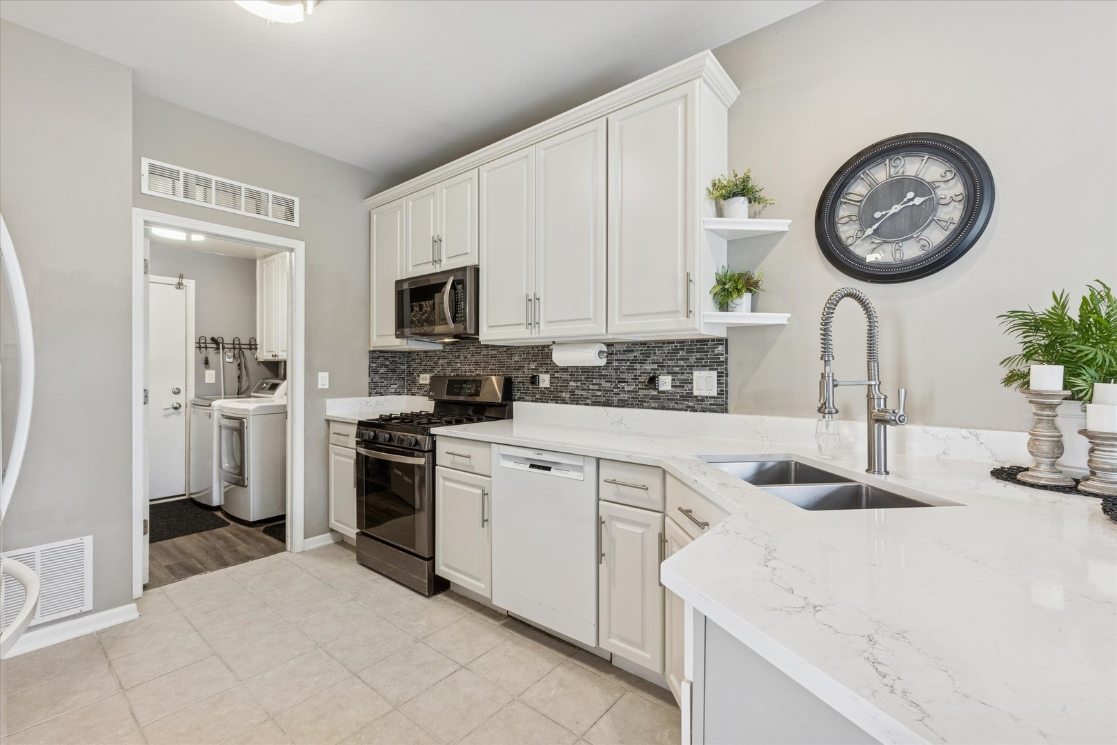 208 Belle Vue Court A