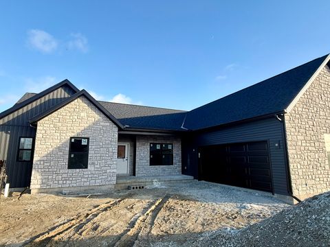 Photo of 702 N Beacon Hill Circle, Urbana, IL 61802 (MLS # 12464154)