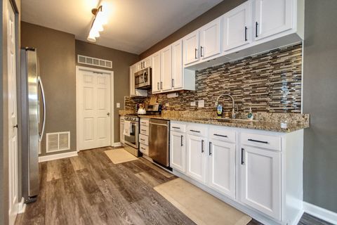 Tiny photo for 220 St James Parkway #A, Sugar Grove, IL 60554 (MLS # 12505485)