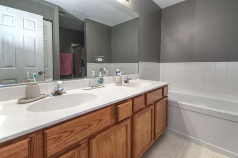 Tiny photo for 220 St James Parkway #A, Sugar Grove, IL 60554 (MLS # 12505485)