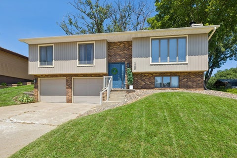 Photo of 1162 33rd St Court, Moline, IL 61265 (MLS # 12713818)