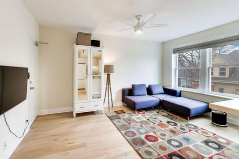 Tiny photo for 4240 N Clarendon Avenue #405N, Chicago, IL 60613 (MLS # 12597517)