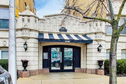 Photo of 4240 N Clarendon Avenue #405N, Chicago, IL 60613 (MLS # 12597517)