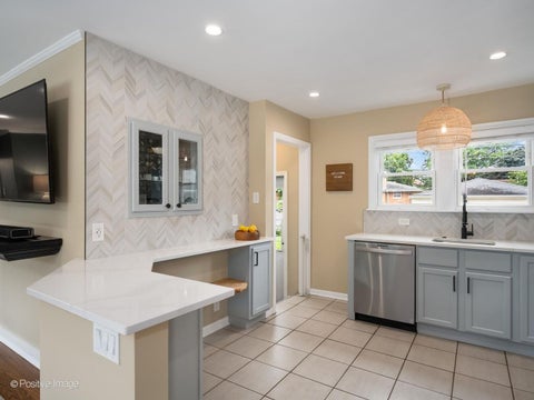 Tiny photo for 1438 Hoffman Avenue, Park Ridge, IL 60068 (MLS # 12729424)