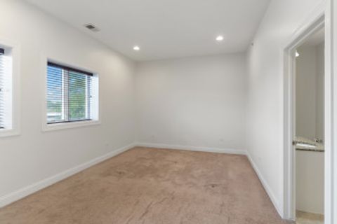 Tiny photo for 6531 N Lincoln Avenue #6, Lincolnwood, IL 60712 (MLS # 12463382)