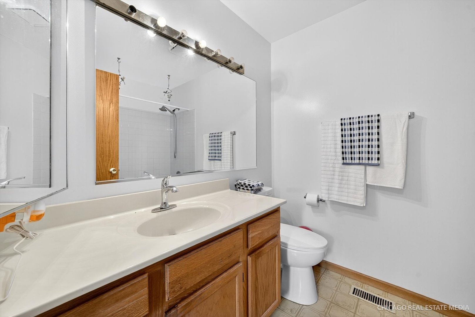 Island Lake, Illinois 60042, United States, 4 Bedrooms Bedrooms, ,3 BathroomsBathrooms,Residential,Active,208914