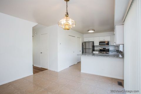 Tiny photo for 164 Park Ridge Lane, Aurora, IL 60504 (MLS # 12492317)