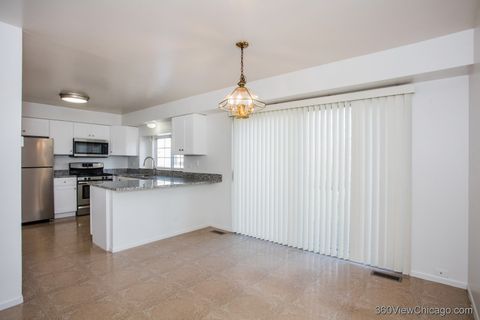 Tiny photo for 164 Park Ridge Lane, Aurora, IL 60504 (MLS # 12492317)