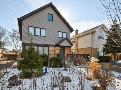 Photo of 5881 N CENTRAL Avenue, Chicago, IL 60646 (MLS # 12565459)