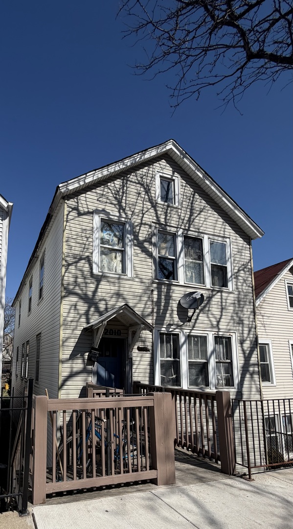 2010 W Cullerton Street