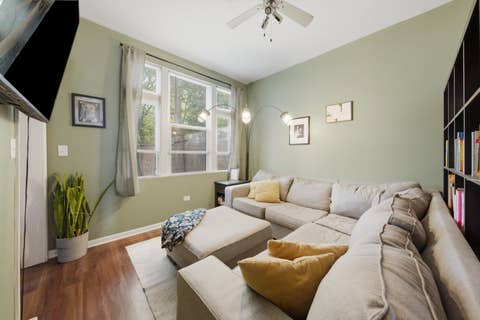 Tiny photo for 437 W 44th Place, Chicago, IL 60609 (MLS # 12714936)