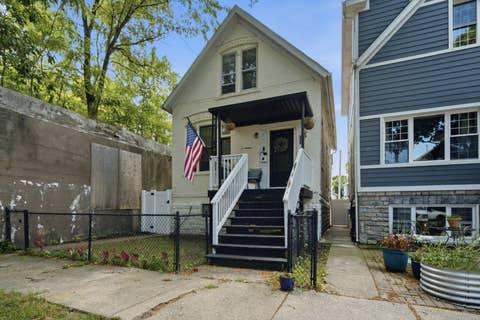 Tiny photo for 437 W 44th Place, Chicago, IL 60609 (MLS # 12714936)
