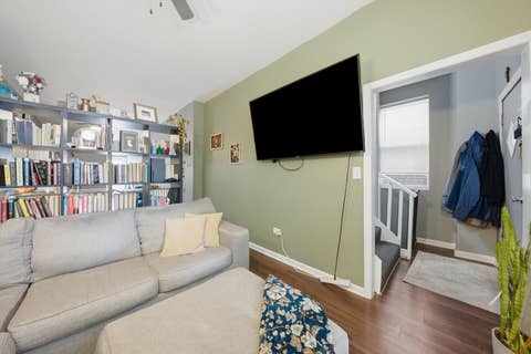 Tiny photo for 437 W 44th Place, Chicago, IL 60609 (MLS # 12714936)