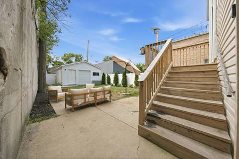Tiny photo for 437 W 44th Place, Chicago, IL 60609 (MLS # 12714936)