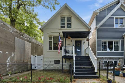 Photo of 437 W 44th Place, Chicago, IL 60609 (MLS # 12714936)