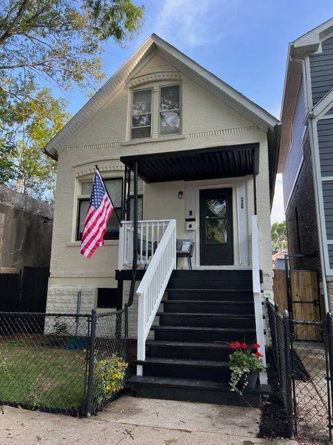 Photo of 437 W 44th Place, Chicago, IL 60609 (MLS # 12714936)