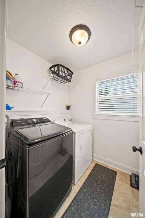 Tiny photo for 4501 W 14TH Street, Davenport, IA 52804 (MLS # QC4270060)