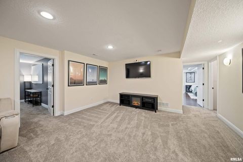 Tiny photo for 4501 W 14TH Street, Davenport, IA 52804 (MLS # QC4270060)