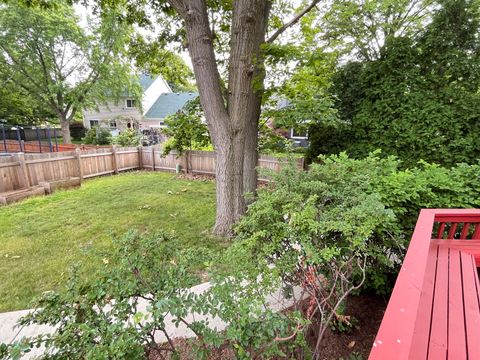 Tiny photo for 10 Chestnut Court E, Buffalo Grove, IL 60089 (MLS # 12495891)
