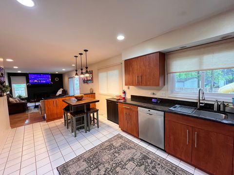 Tiny photo for 10 Chestnut Court E, Buffalo Grove, IL 60089 (MLS # 12495891)