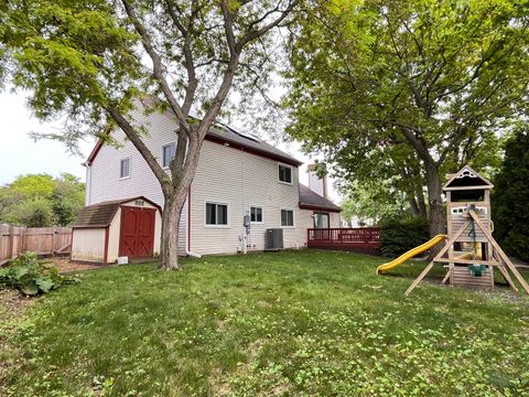 Tiny photo for 10 Chestnut Court E, Buffalo Grove, IL 60089 (MLS # 12495891)