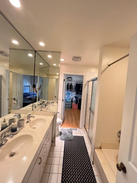 Tiny photo for 10 Chestnut Court E, Buffalo Grove, IL 60089 (MLS # 12495891)