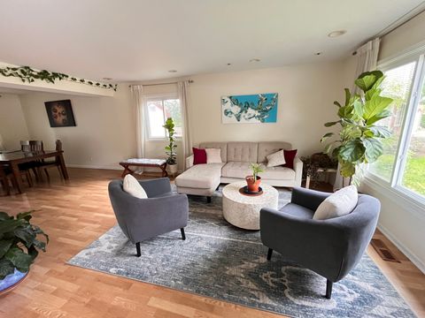 Tiny photo for 10 Chestnut Court E, Buffalo Grove, IL 60089 (MLS # 12495891)
