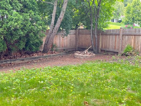 Tiny photo for 10 Chestnut Court E, Buffalo Grove, IL 60089 (MLS # 12495891)