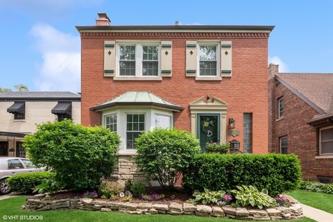 10447 S OAKLEY Avenue Chicago IL 60643