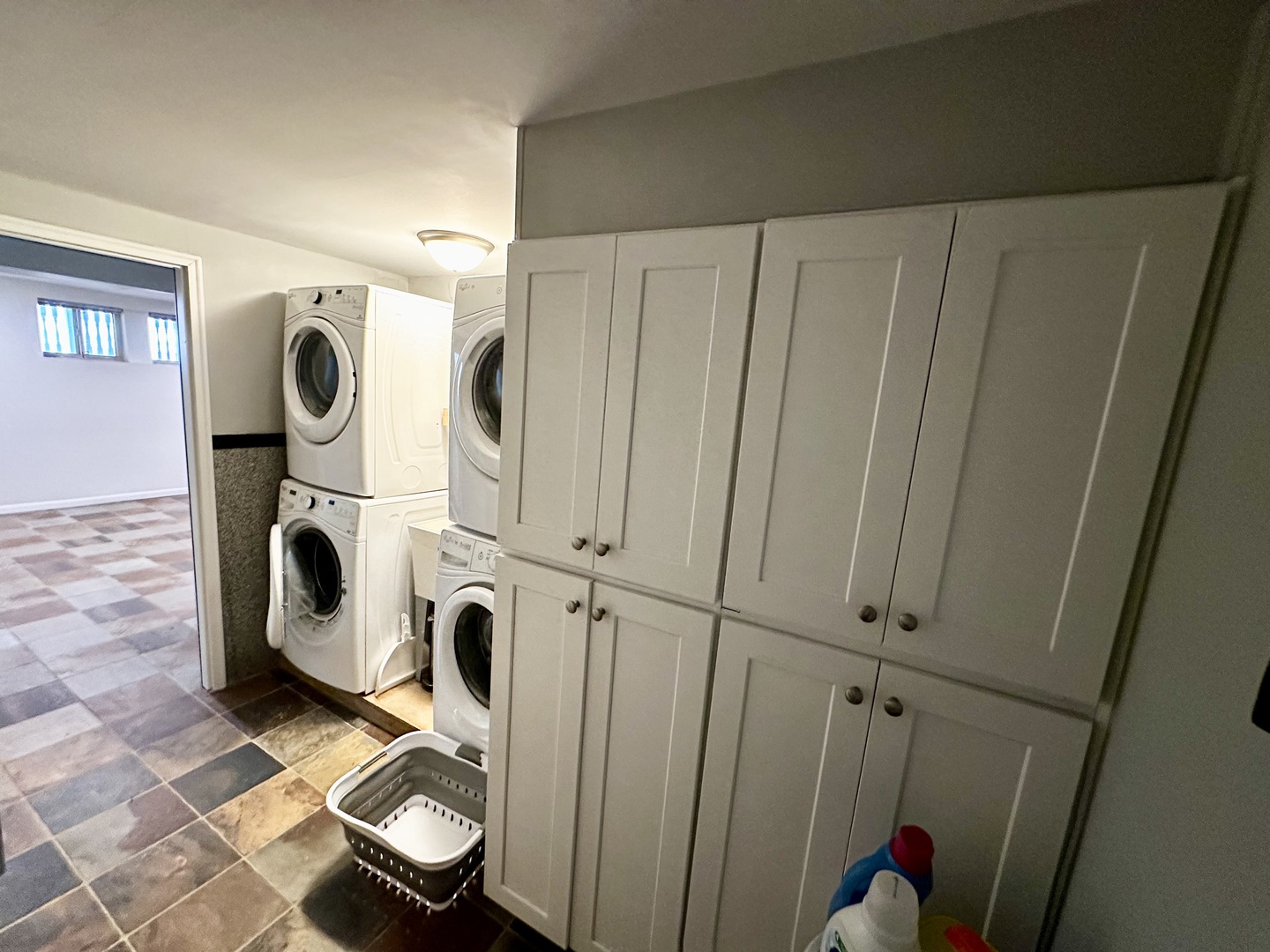 Western Springs, Illinois 60558, United States, 1 Bedroom Bedrooms, ,1 BathroomBathrooms,Residential,Active,242381